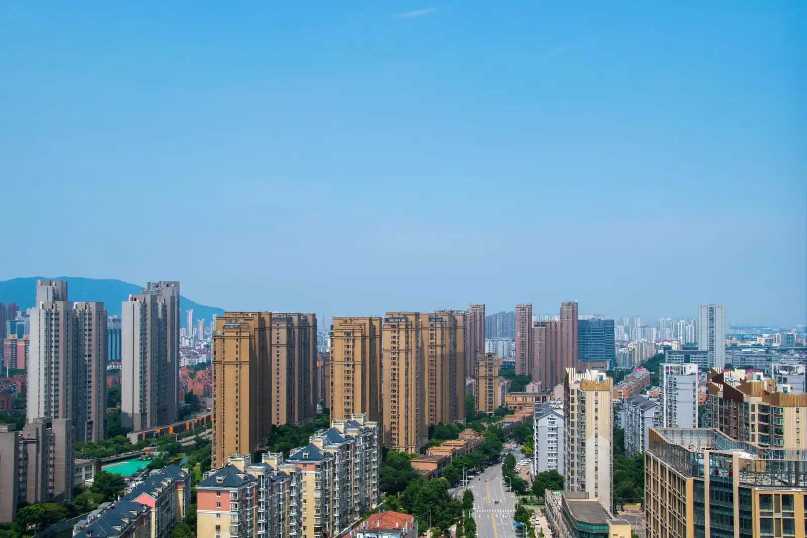 2024年大连港集装箱吞吐量分析:增长趋势与结构变化